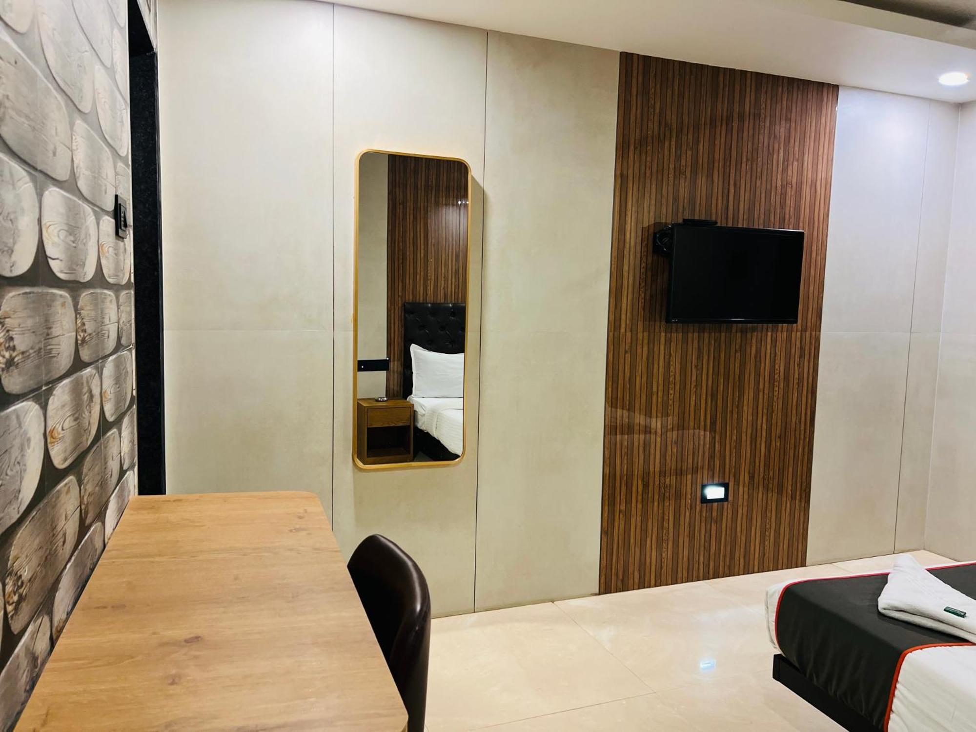 U Life Hotel, Mumbai